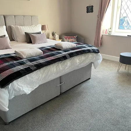 Whinburn Guest House-2